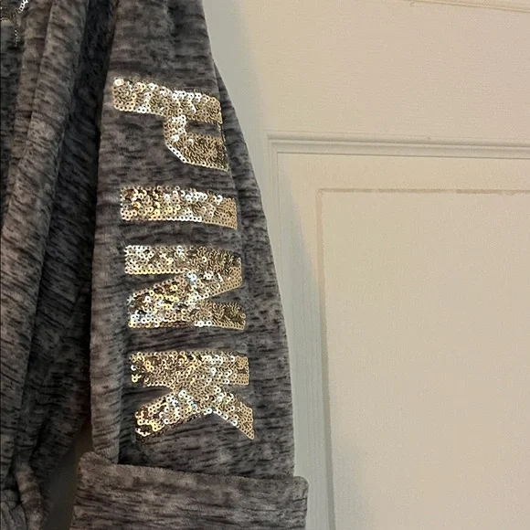 PINK Victoria's Secret Cozy Gray Plush Robe - Picture 4 of 6